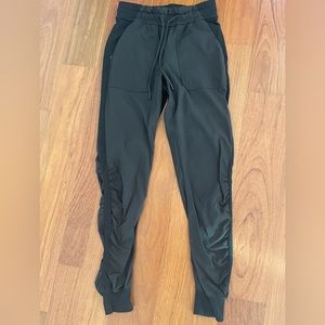 LULULEMON black dance jogger Size 4